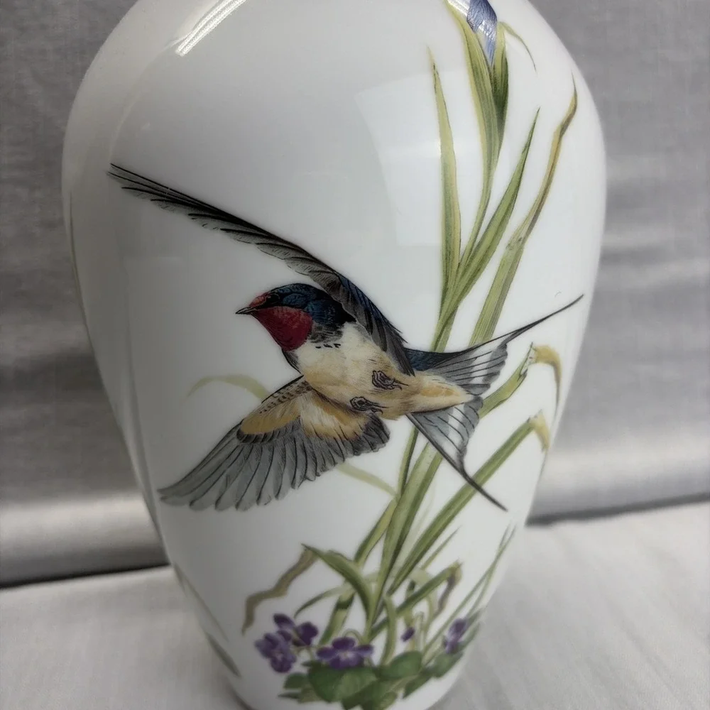 Franklin Porcelain Meadowland Bird Vase Basil Ede Limited Edition 11.5